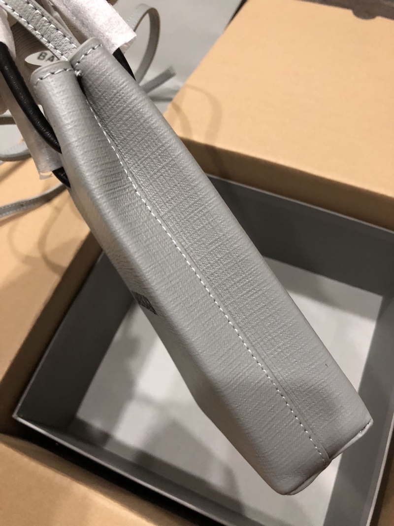 Ba1en*iaga shopping bags